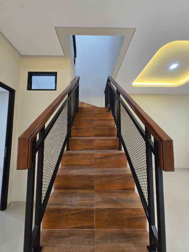 dijual rumah jatibening