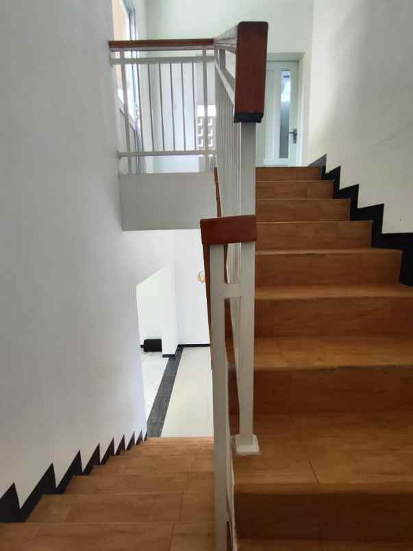 dijual rumah jl cibiru