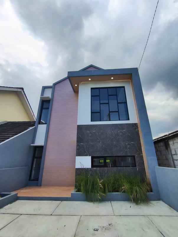 dijual rumah jl cibiru