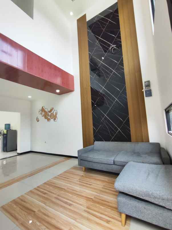 dijual rumah jl cibiru