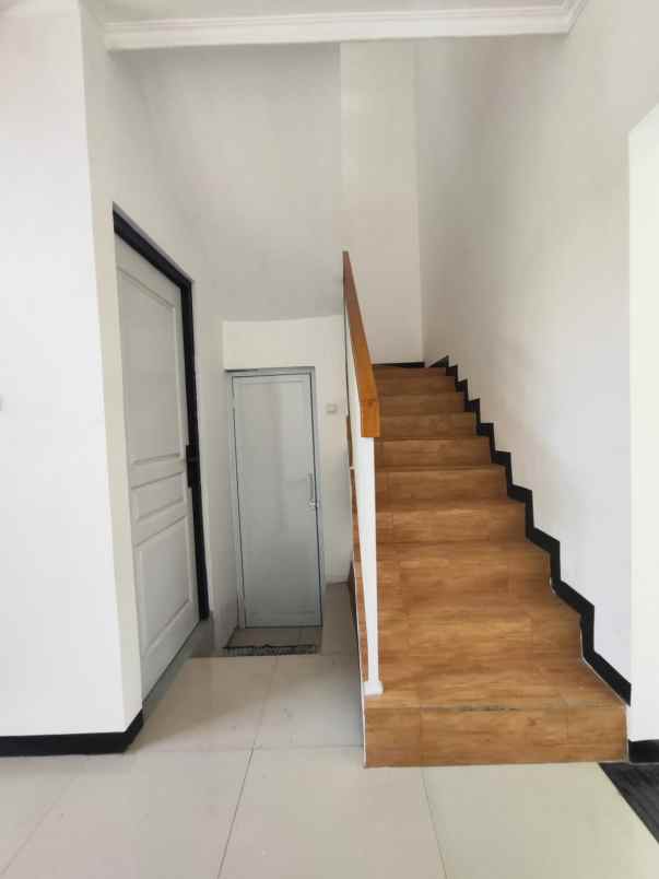dijual rumah jl cibiru