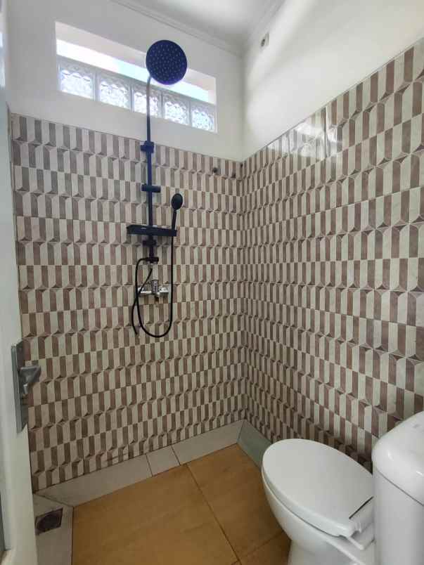 dijual rumah jl cibiru