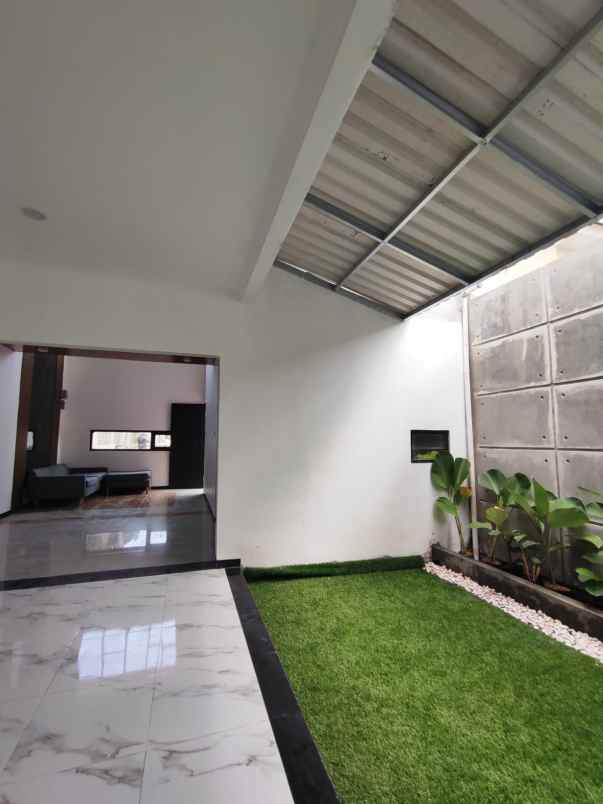dijual rumah jl cibiru