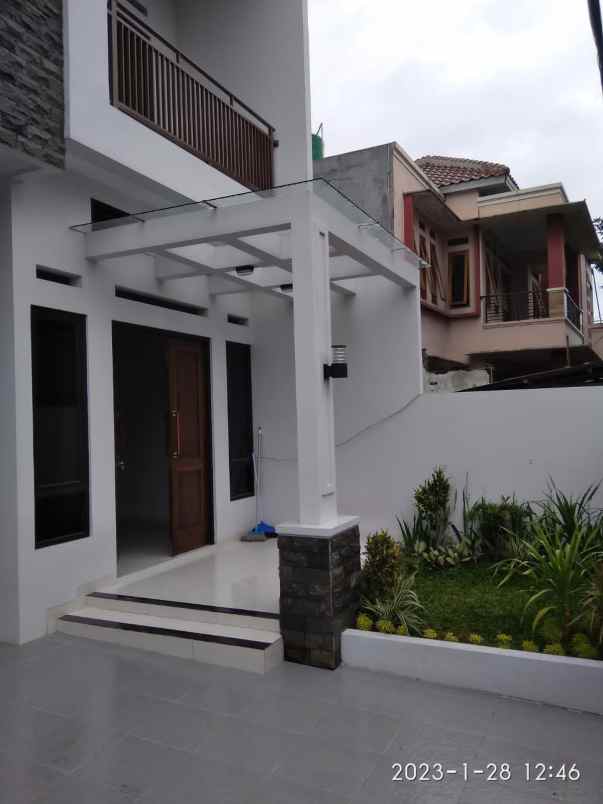 dijual rumah jl cibubur raya jakarta timur