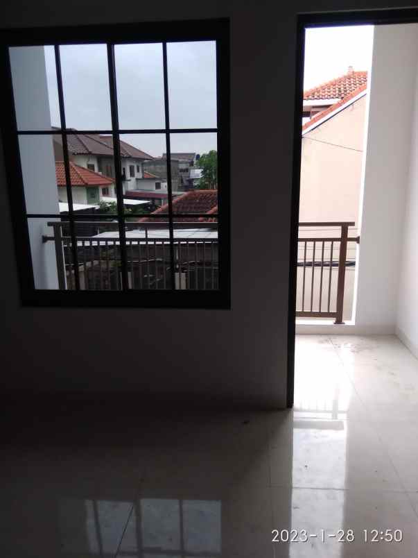 dijual rumah jl cibubur raya jakarta timur