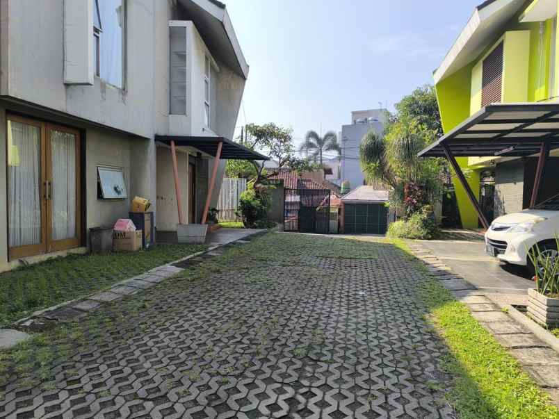 dijual rumah jl cigadung tengah dago