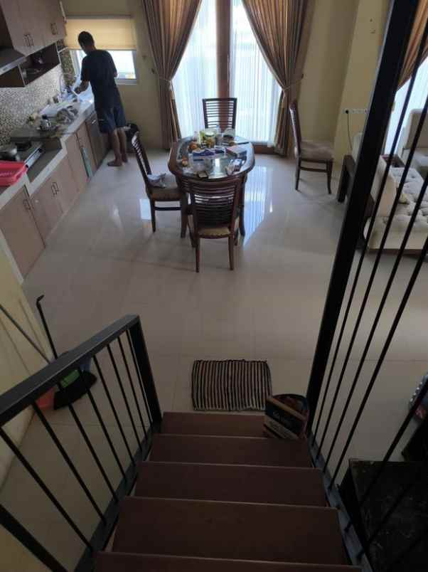 dijual rumah jl cigadung tengah dago