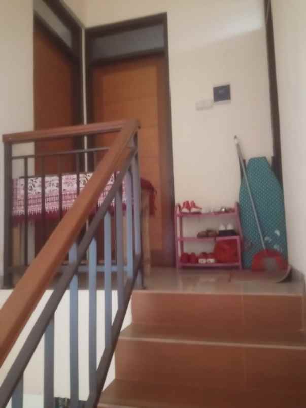 dijual rumah jl cipamokolan riung bandung