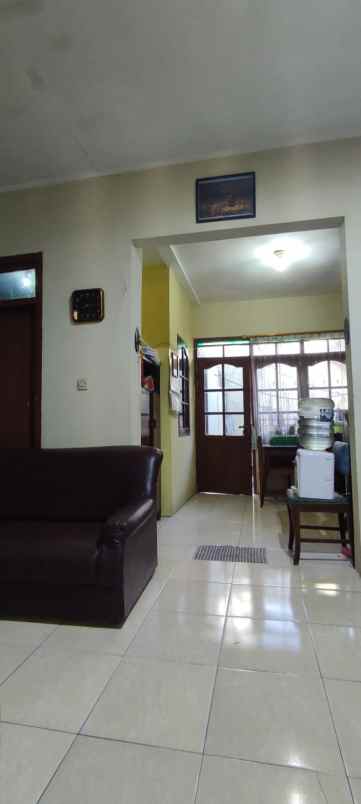 dijual rumah jl cisaranten baru