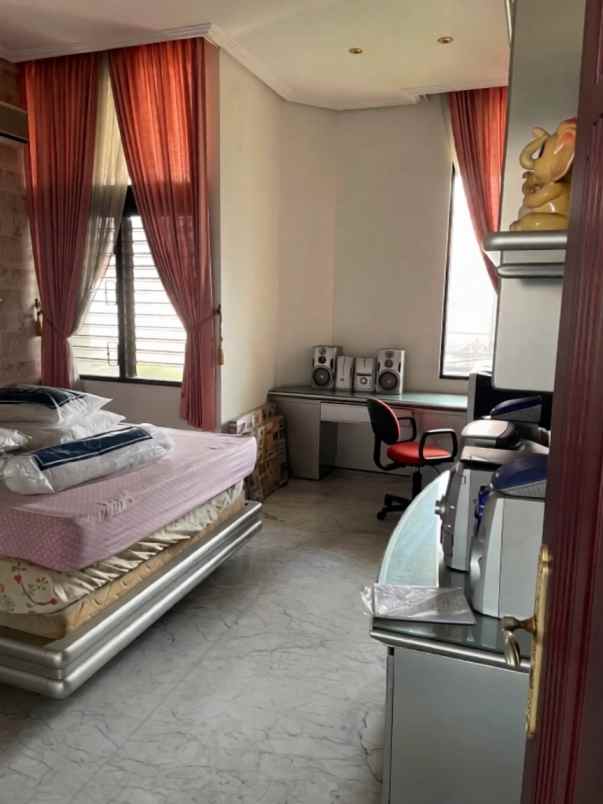 dijual rumah jl dharmahusada indah