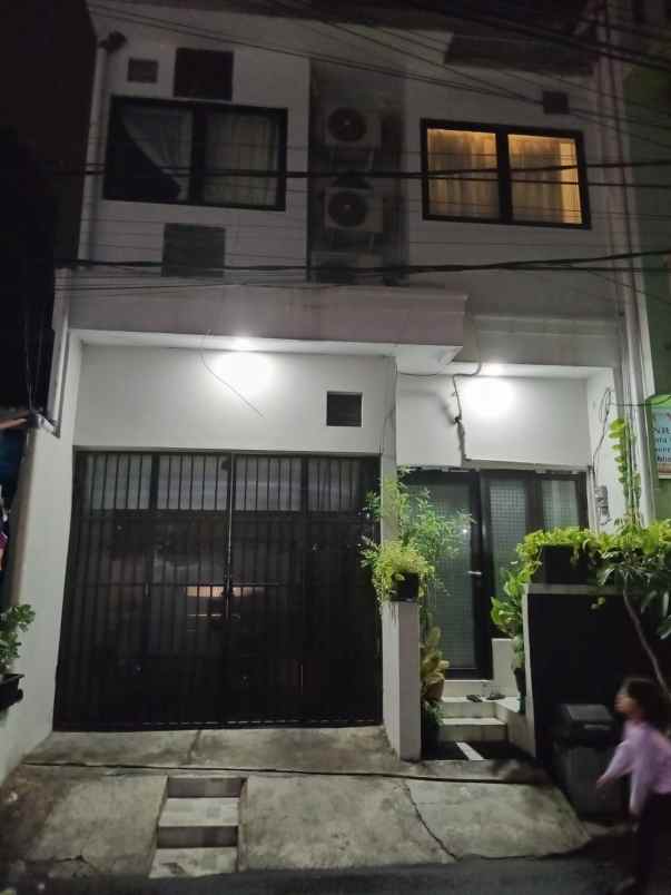 dijual rumah jl dr saharjo menteng atas