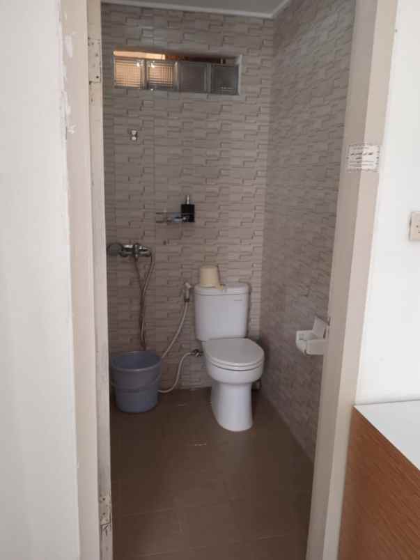 dijual rumah jl gegerkalong