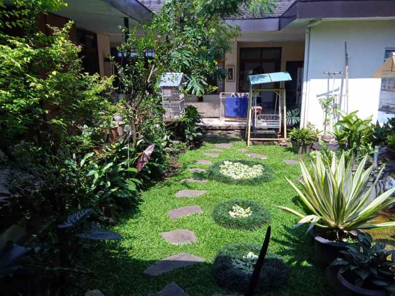 dijual rumah jl gegerkalong