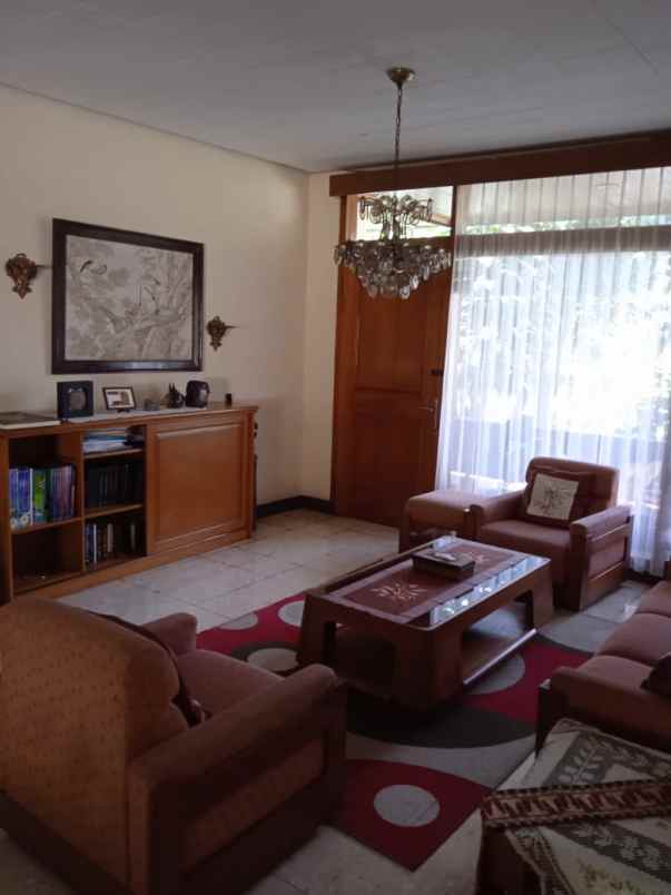 dijual rumah jl gegerkalong