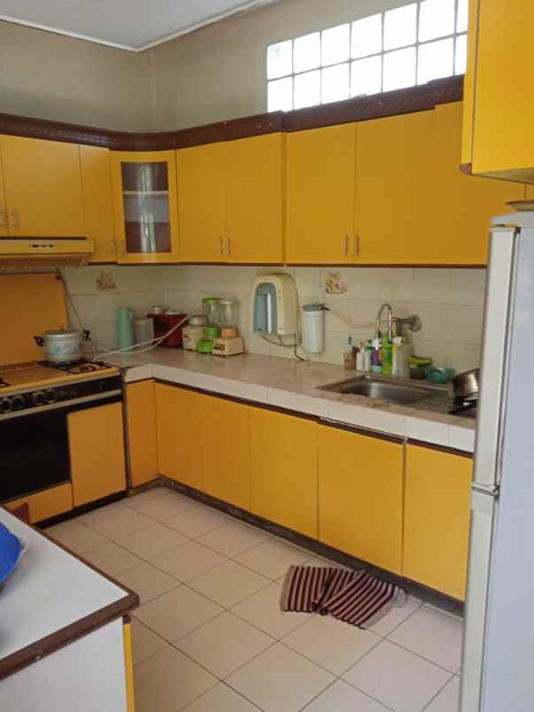 dijual rumah jl gegerkalong