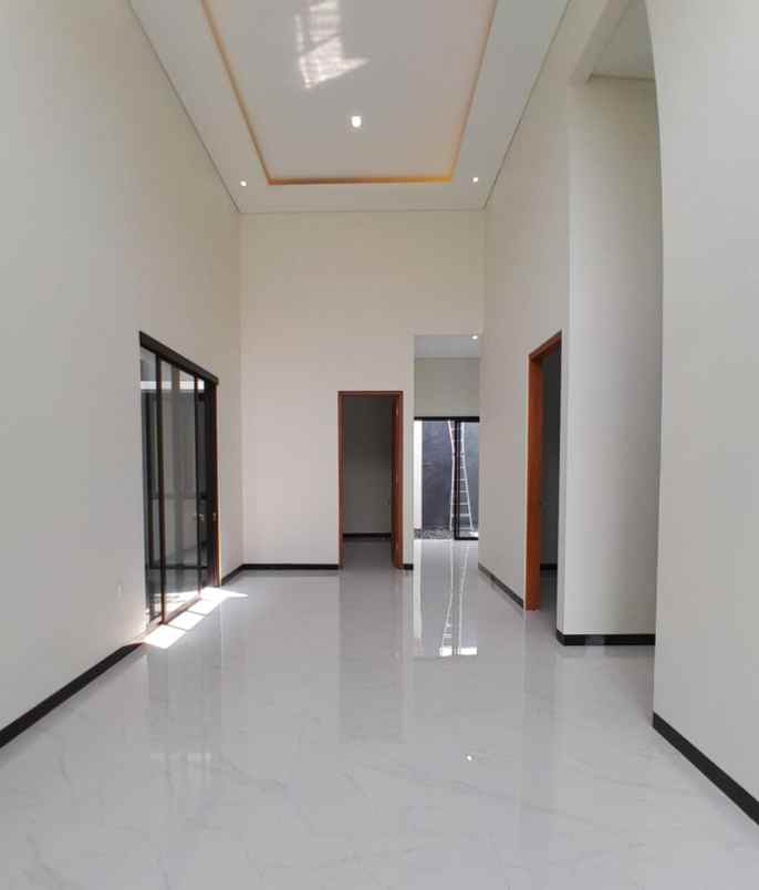 dijual rumah jl kaliurang km 12 5