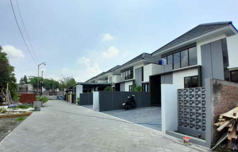 dijual rumah jl kaliurang km 12 5