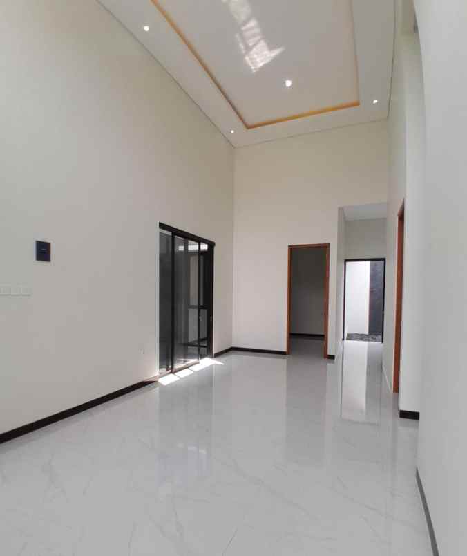 dijual rumah jl kaliurang km 12 5