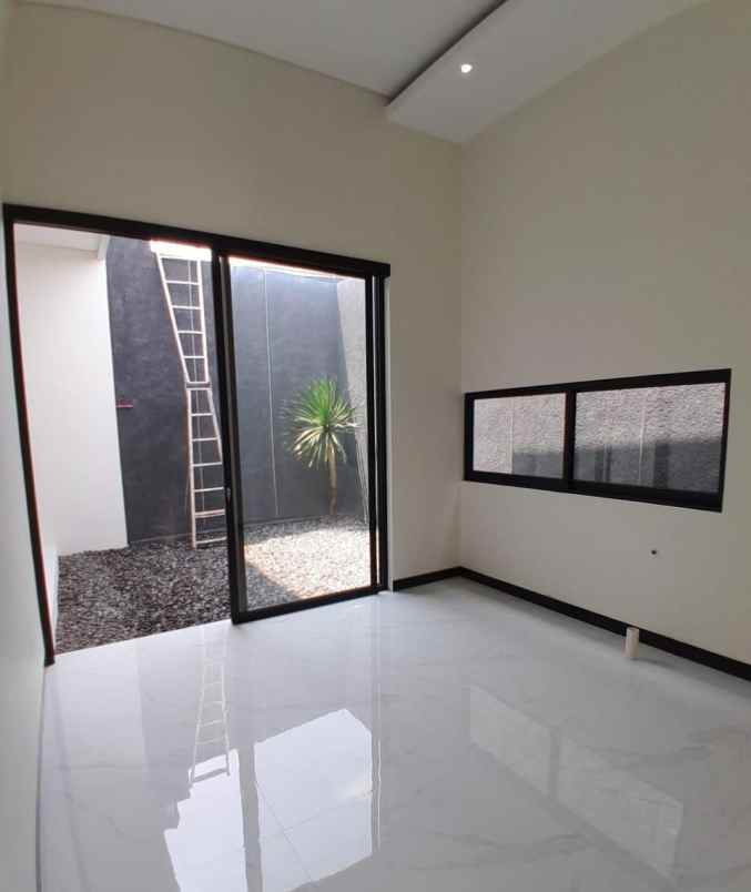 dijual rumah jl kaliurang km 12 5