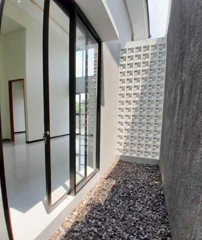 dijual rumah jl kaliurang km 12 5