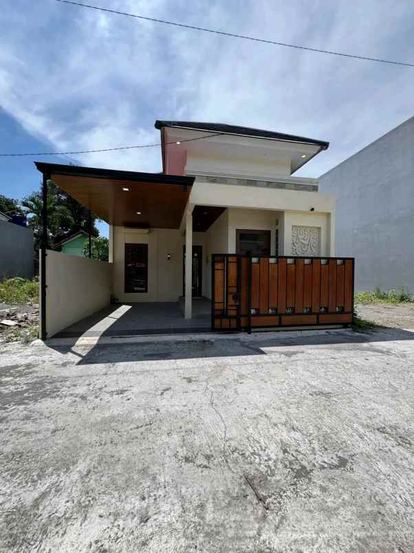 dijual rumah jl kaliurang km 12