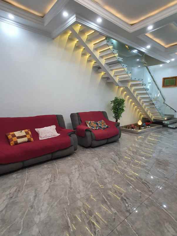 dijual rumah jl keputih tegal