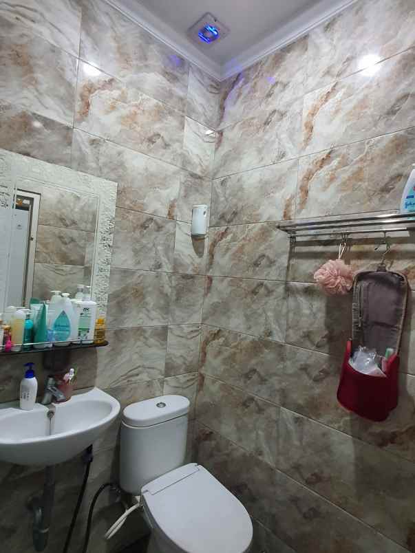 dijual rumah jl keputih tegal