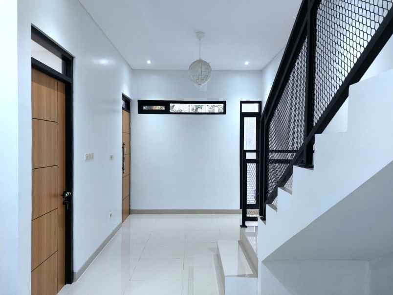 dijual rumah jl margahayu