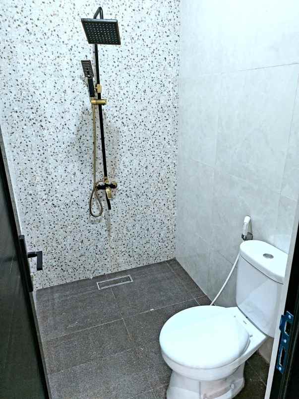 dijual rumah jl margahayu