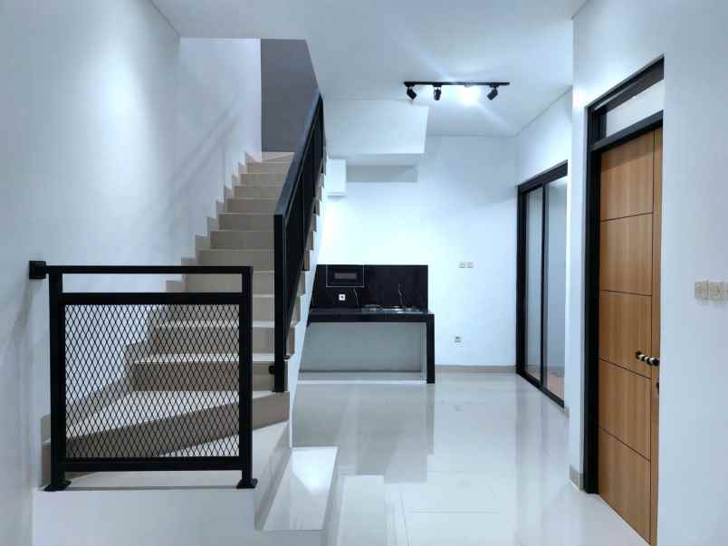 dijual rumah jl margahayu