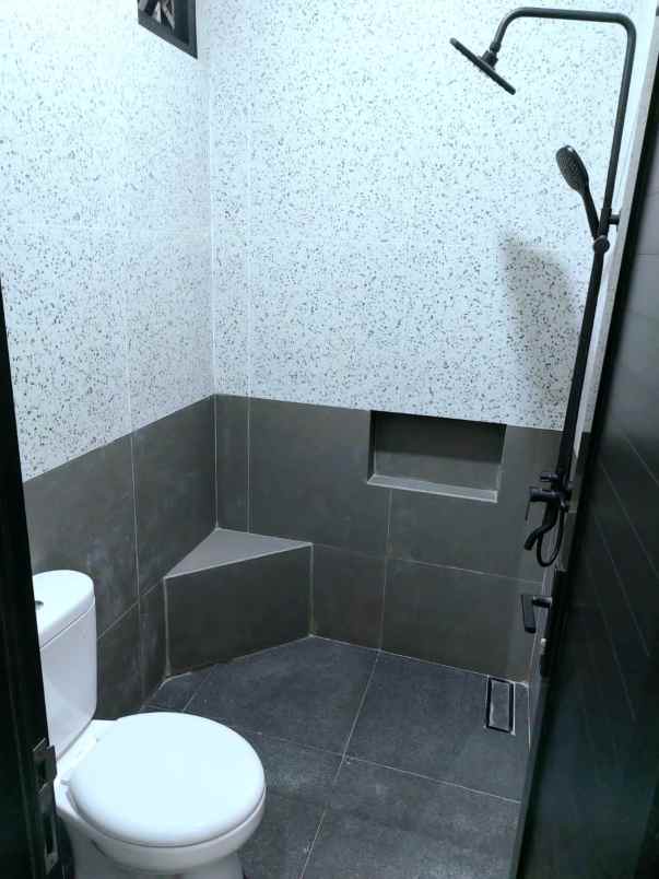 dijual rumah jl margahayu