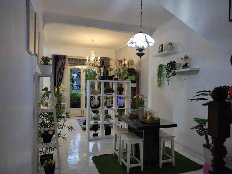 dijual rumah jl pamulang permai