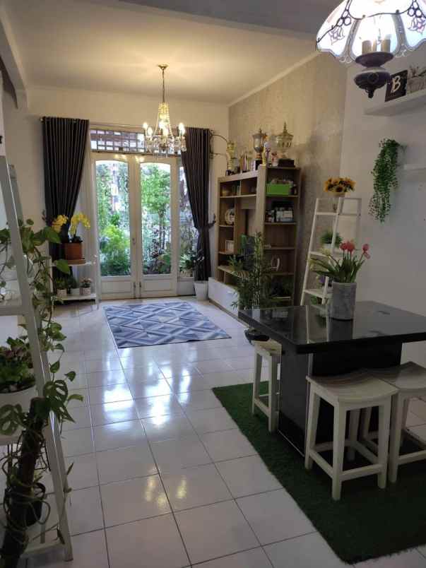 dijual rumah jl pamulang permai