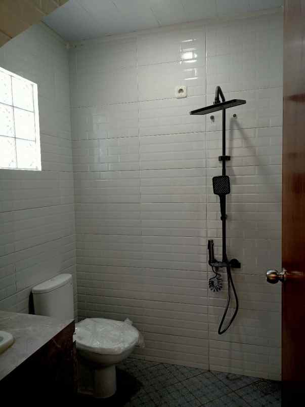 dijual rumah jl panghegar cinambo kota