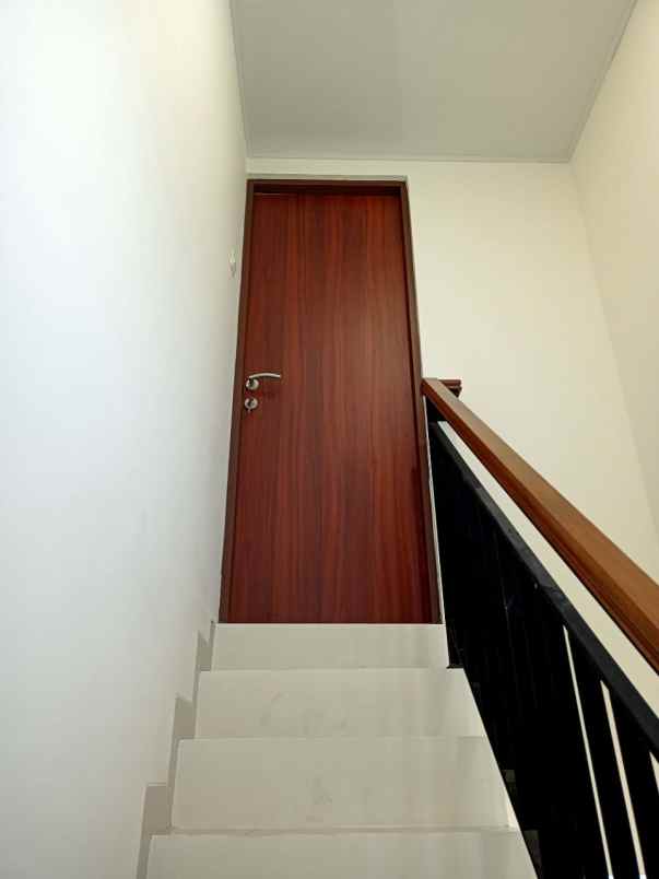 dijual rumah jl panghegar cinambo kota