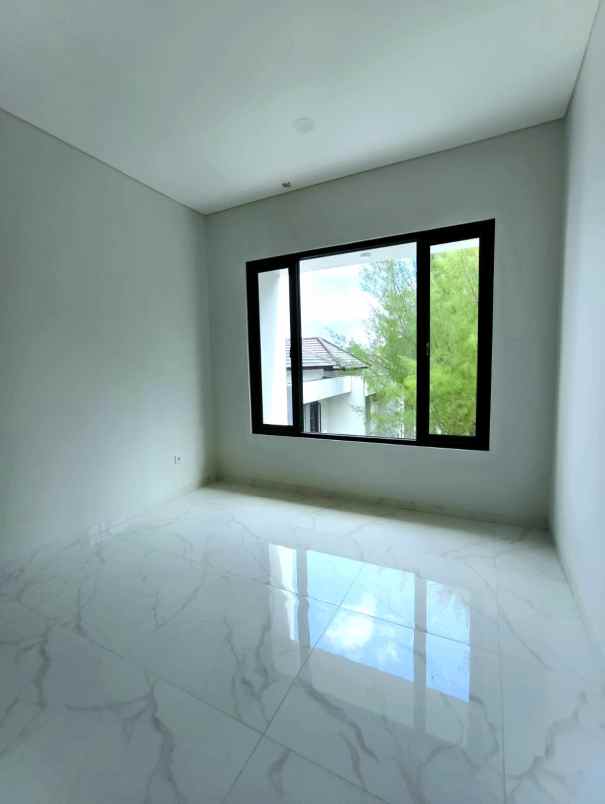 dijual rumah jl parongpong