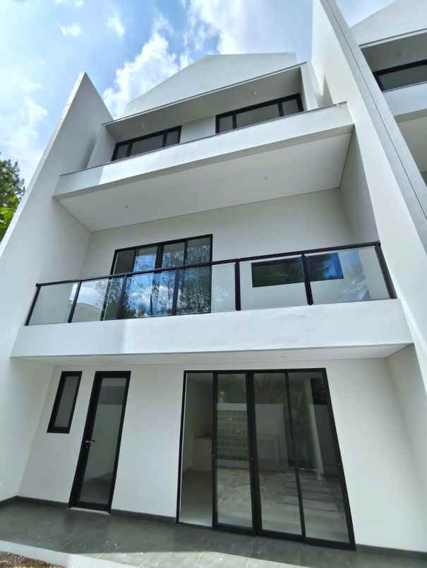 dijual rumah jl parongpong