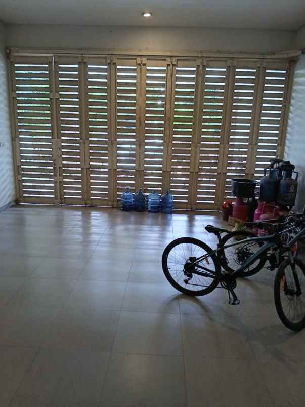 dijual rumah jl perum resinda