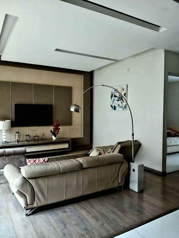 dijual rumah jl perum resinda