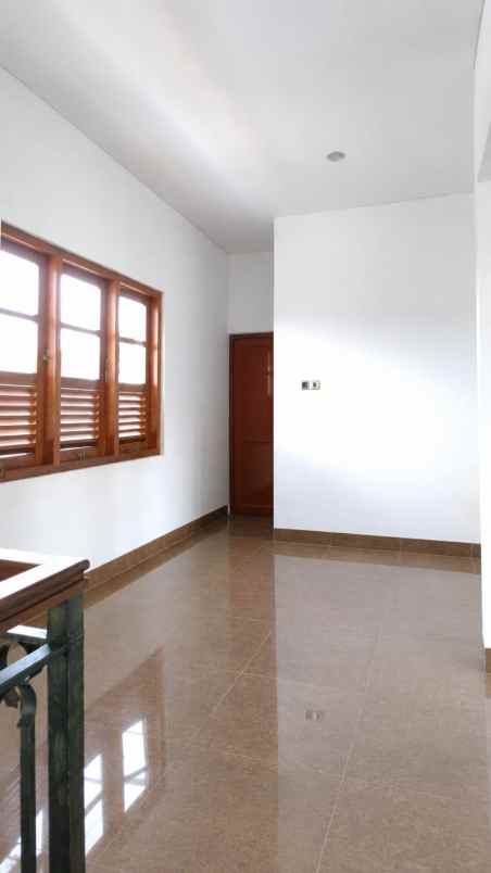dijual rumah jl pramuka mampang