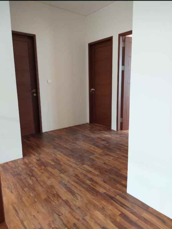 dijual rumah jl puri mutiara raya