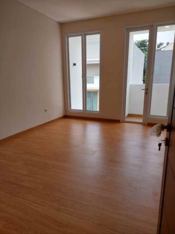 dijual rumah jl puri mutiara raya