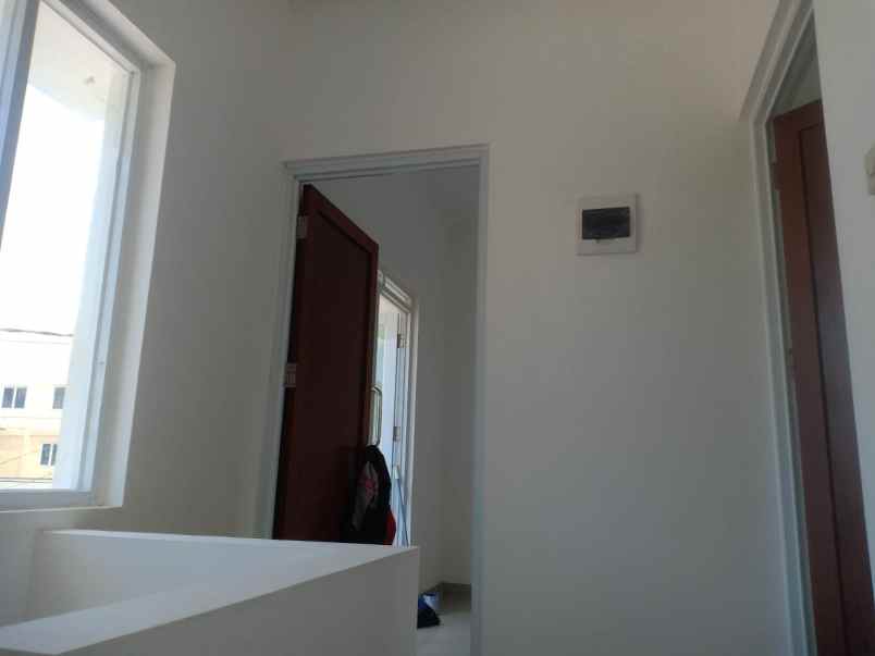 dijual rumah jl raya mustika jaya kota