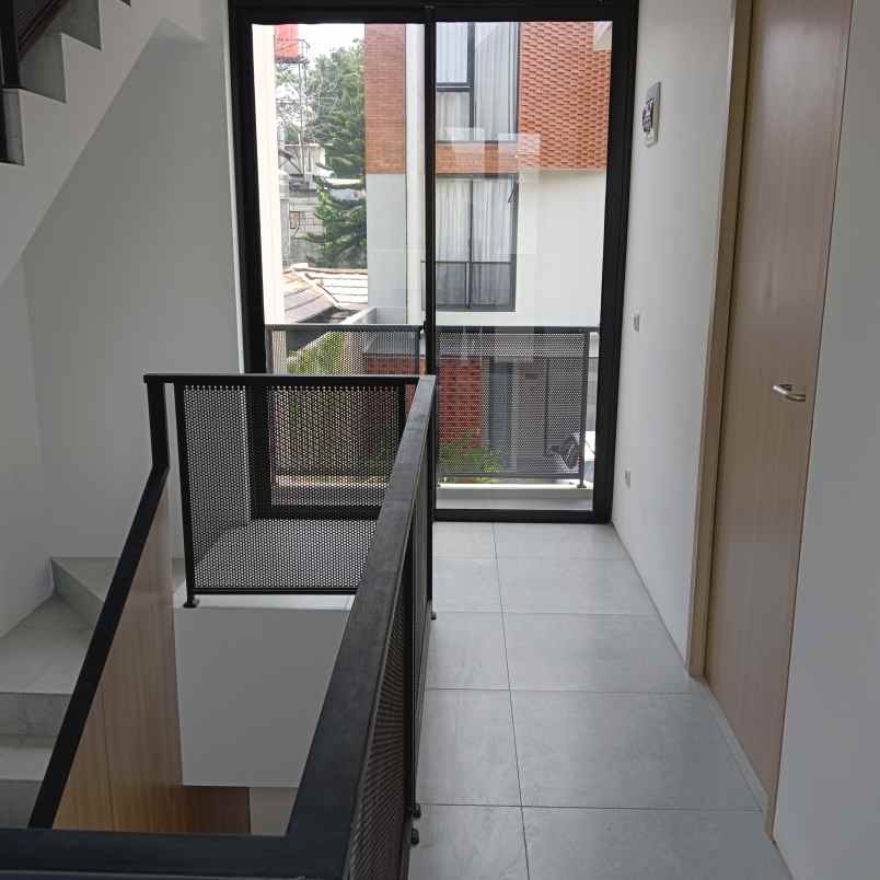 dijual rumah jl rusa raya