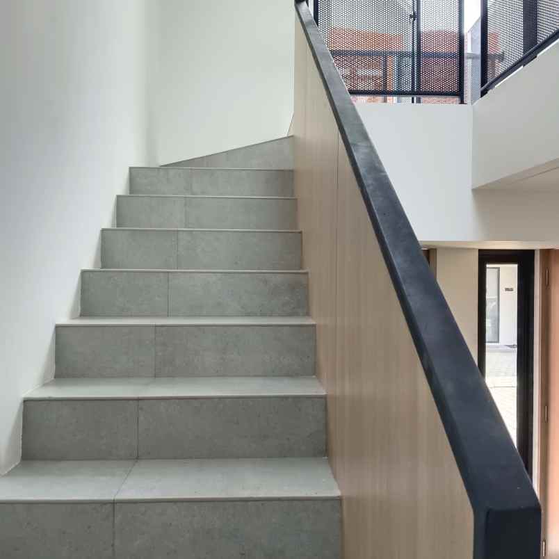 dijual rumah jl rusa raya