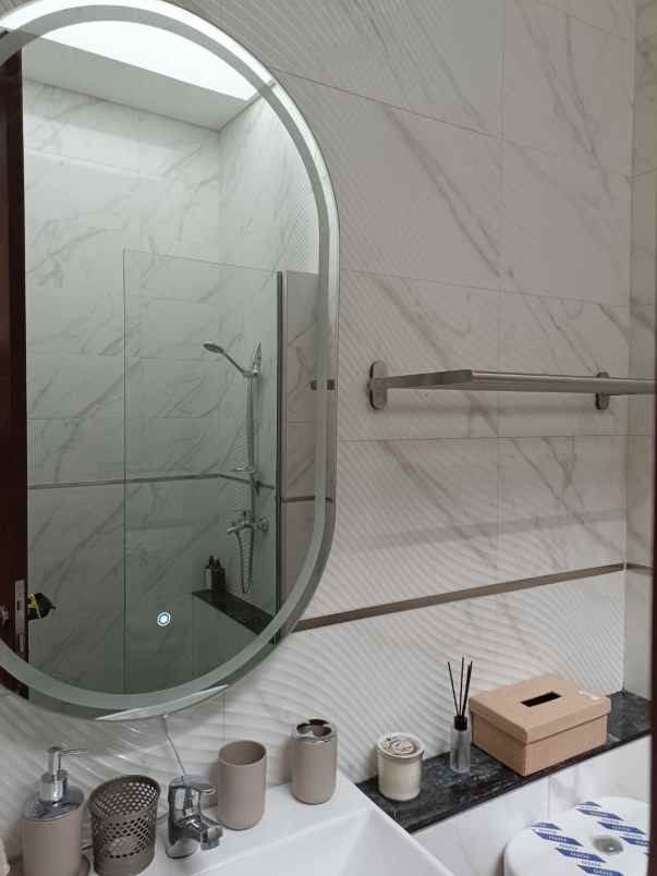 dijual rumah jl setraduta