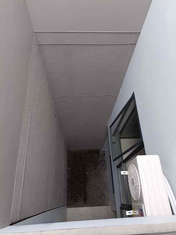 dijual rumah jl setraduta