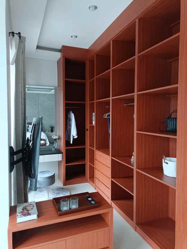 dijual rumah jl setraduta