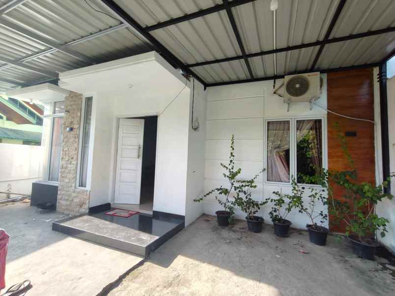 dijual rumah jl sma 8