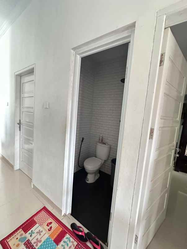 dijual rumah jl sma 8